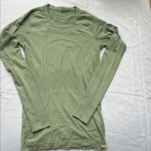 Lululemon swiftly tech size 6 green